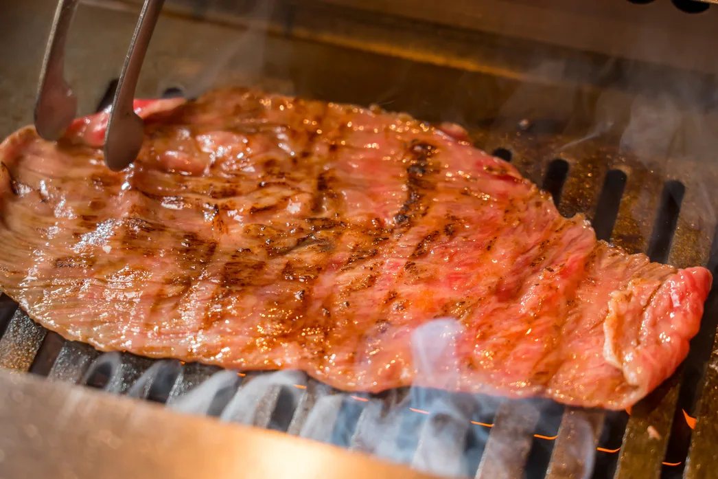 表10秒、裏5秒。上ロースの焼き加減|焼肉 黒田(渋谷・神泉)