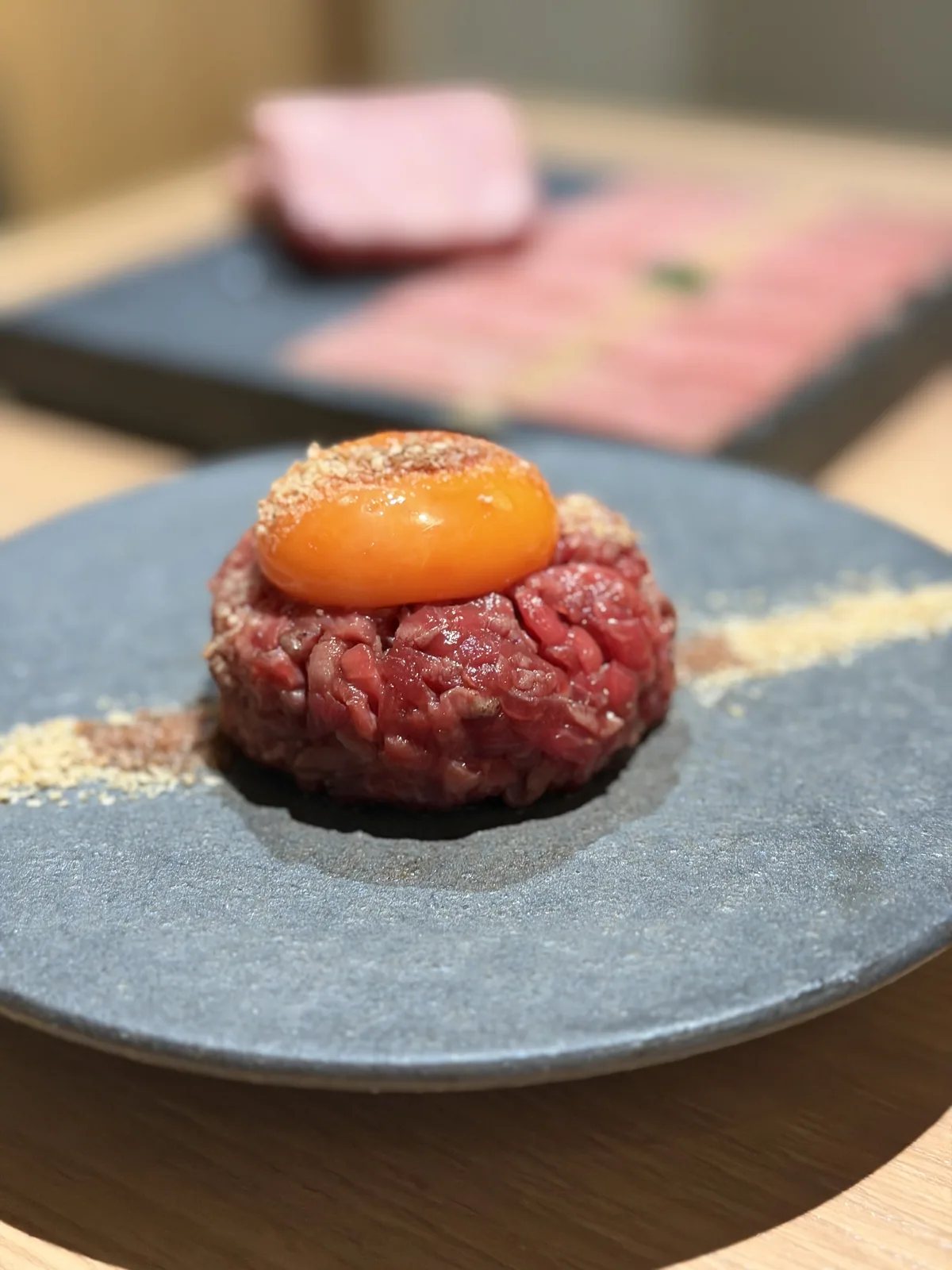 炙りユッケと厚切りタン|焼肉 黒田(渋谷・神泉)